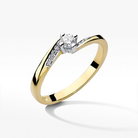 Pierścionek zaręczynowy z diamentami