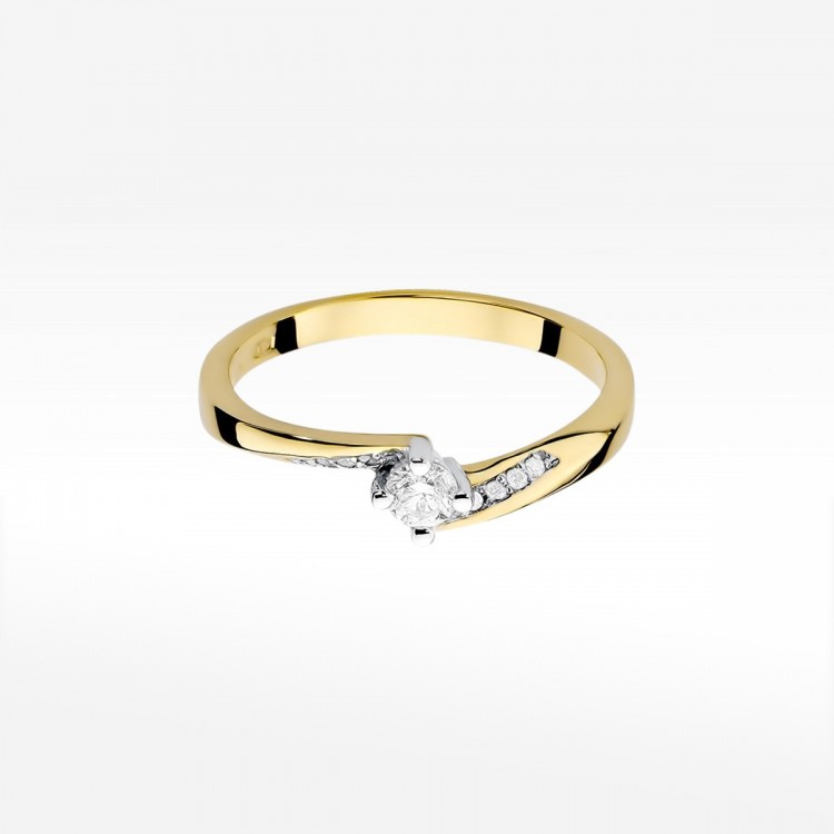 Pierścionek zaręczynowy z diamentami