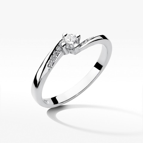 Pierścionek zaręczynowy z diamentami