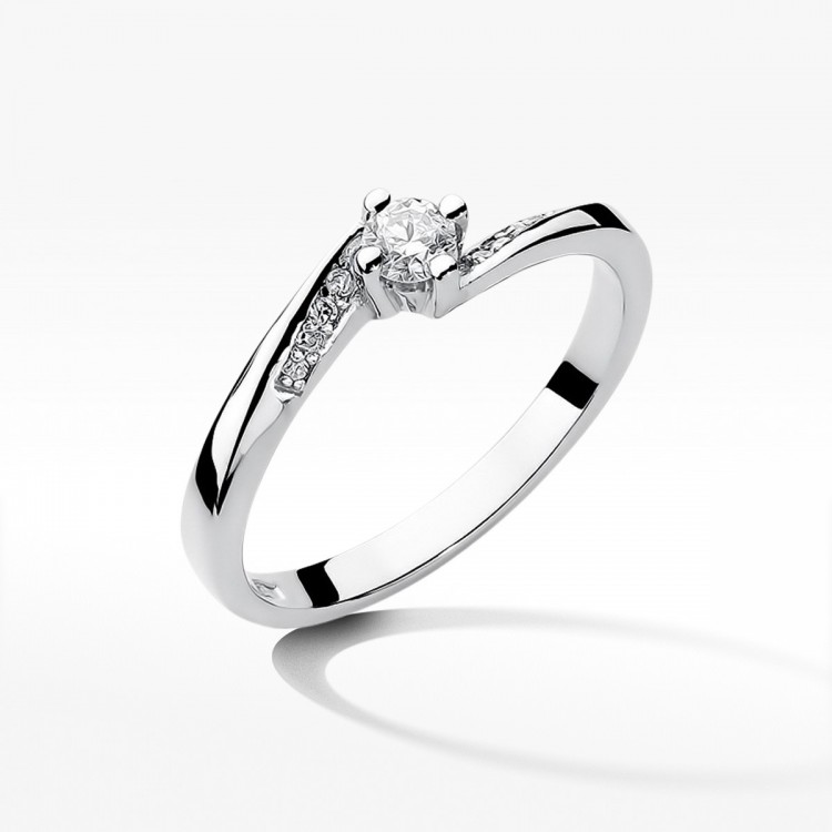 Pierścionek zaręczynowy z diamentami