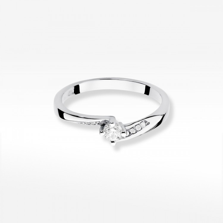 Pierścionek zaręczynowy z diamentami