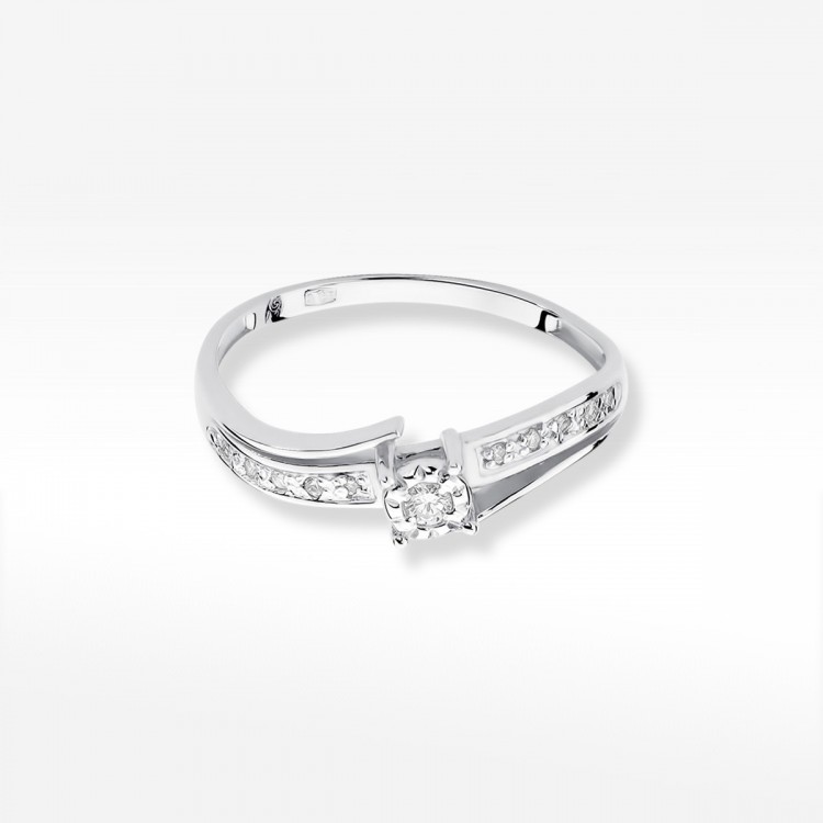 Pierścionek zaręczynowy z diamentami