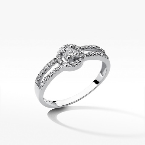 Pierścionek zaręczynowy z diamentami