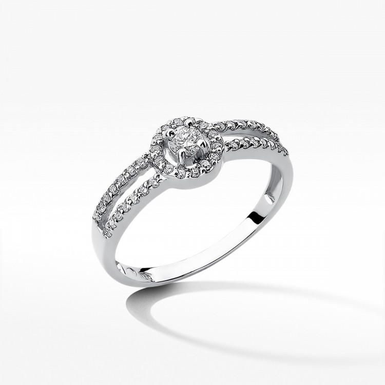 Pierścionek zaręczynowy z diamentami