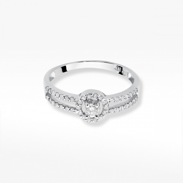 Pierścionek zaręczynowy z diamentami