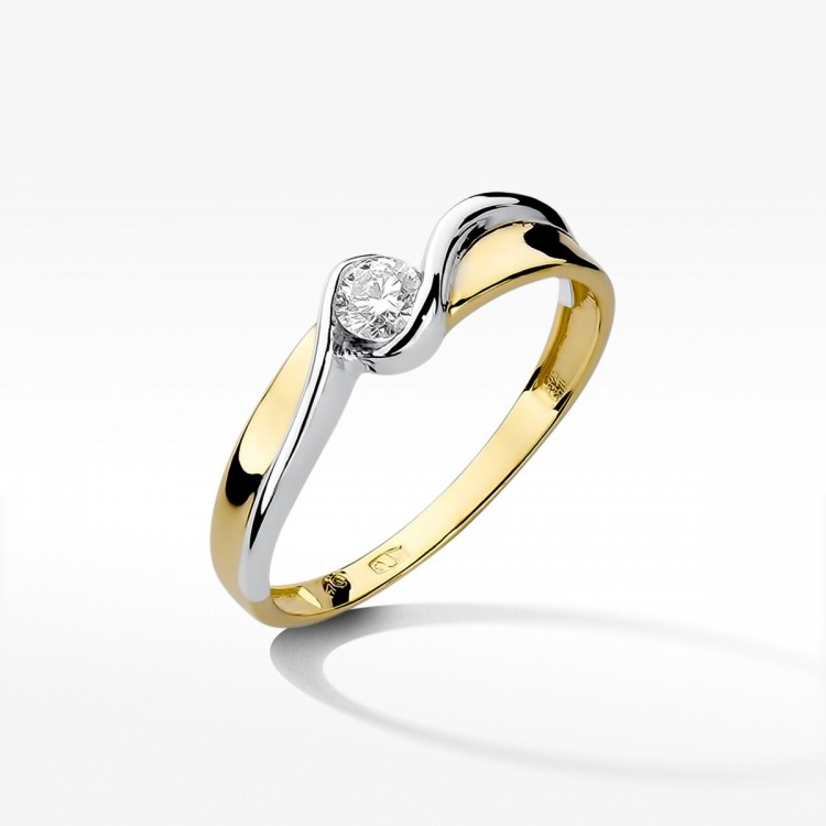 Pierścionek zaręczynowy z diamentem