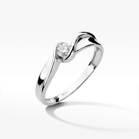 Pierścionek zaręczynowy z diamentem