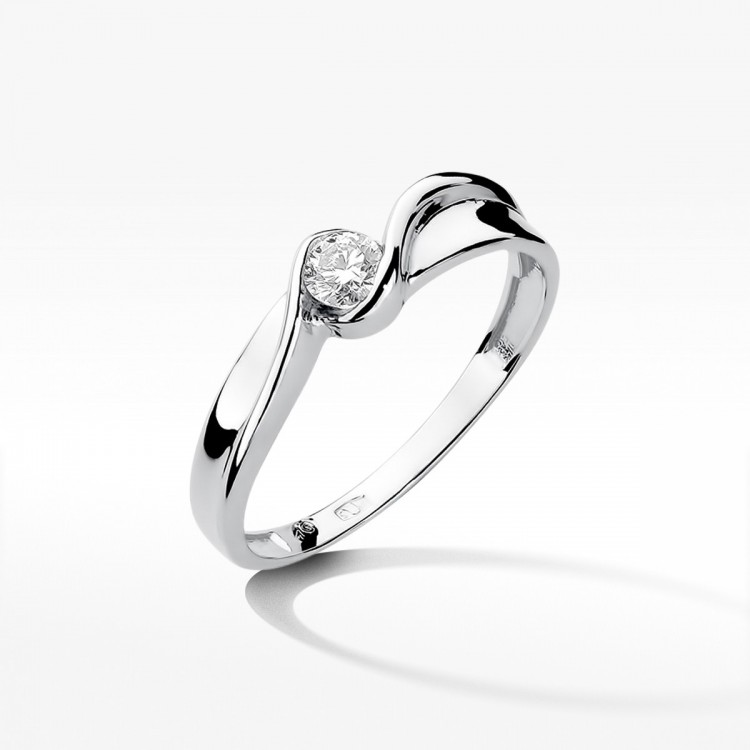 Pierścionek zaręczynowy z diamentem