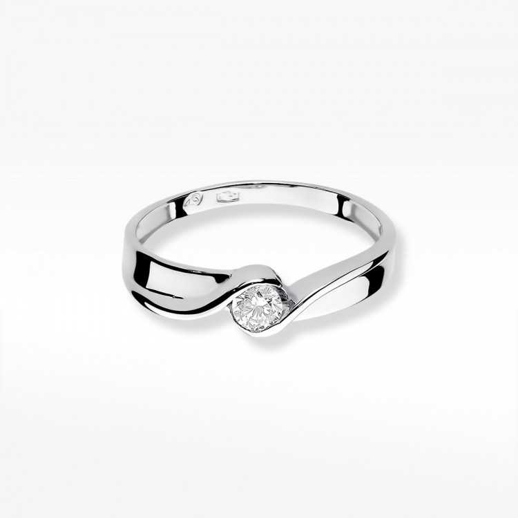 Pierścionek zaręczynowy z diamentem