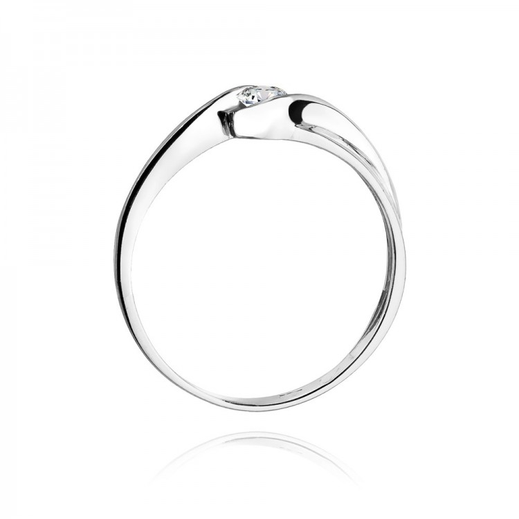 Pierścionek zaręczynowy z diamentem