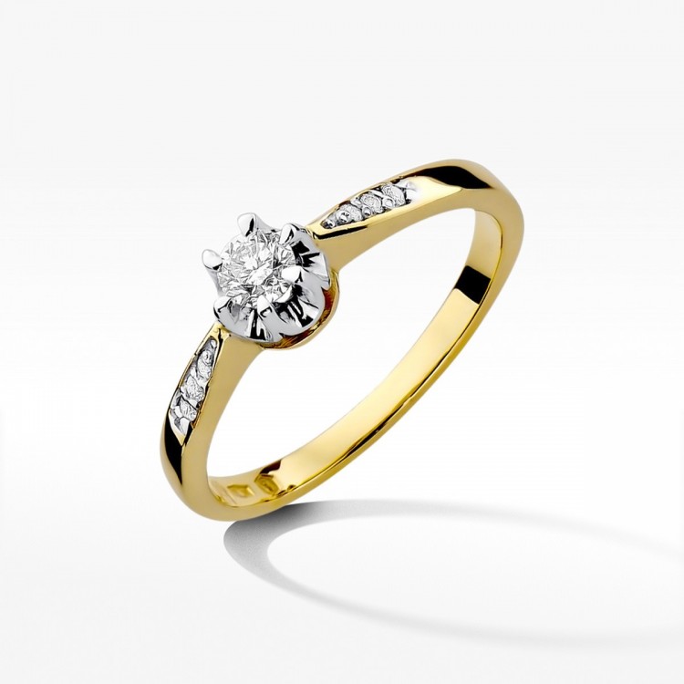 Pierścionek zaręczynowy z diamentami