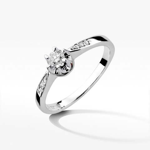 Pierścionek zaręczynowy z diamentami