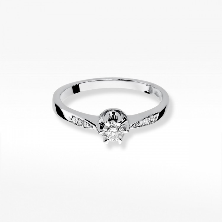 Pierścionek zaręczynowy z diamentami