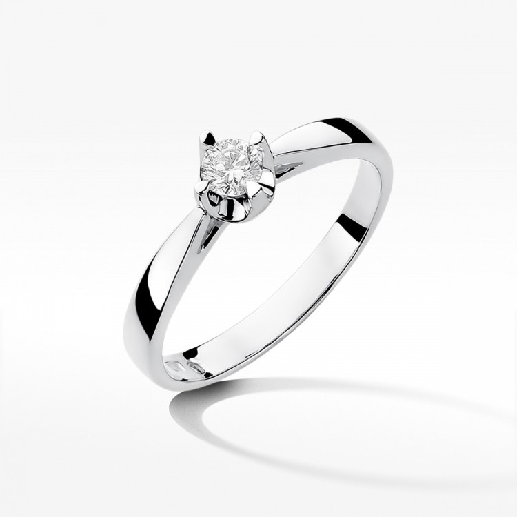 Pierścionek zaręczynowy z diamentem