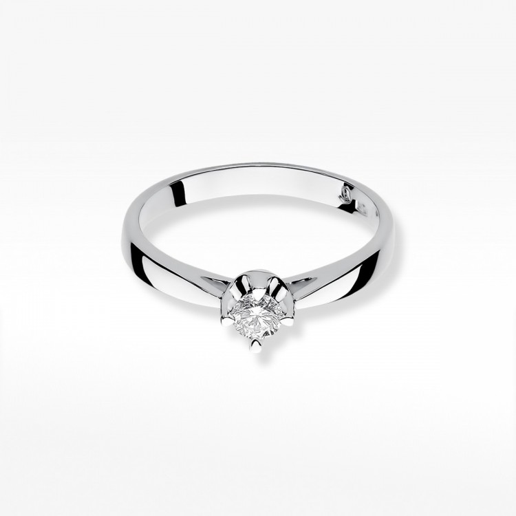 Pierścionek zaręczynowy z diamentem