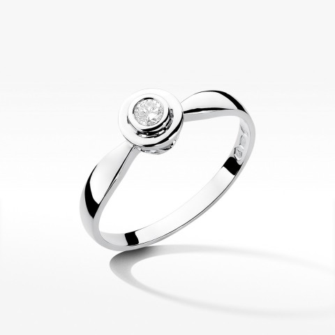 Pierścionek zaręczynowy z diamentem