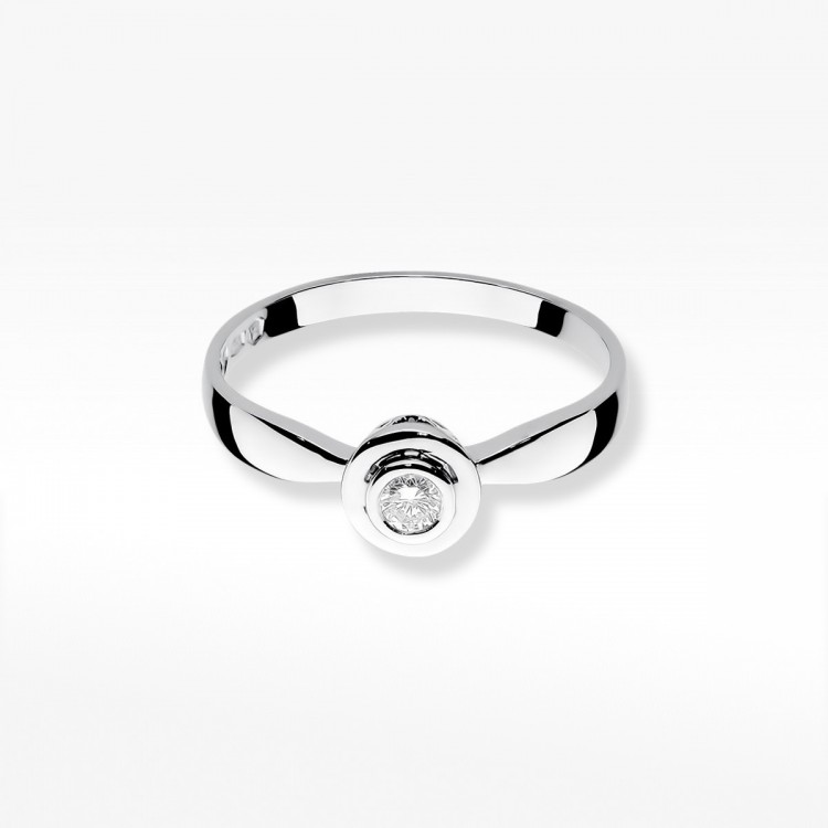 Pierścionek zaręczynowy z diamentem