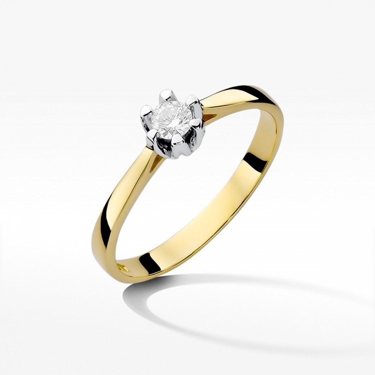 Pierścionek zaręczynowy z diamentem