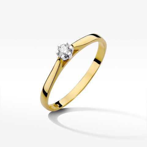 Pierścionek zaręczynowy z diamentem