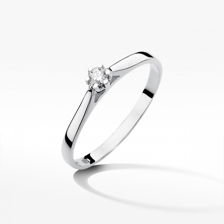 Pierścionek zaręczynowy z diamentami