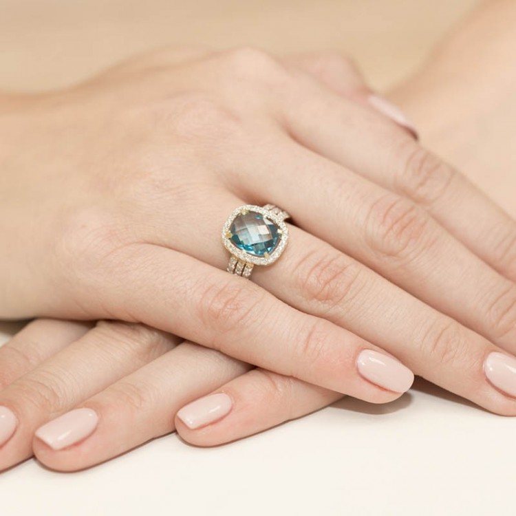 Pierścionek zaręczynowy z topazem