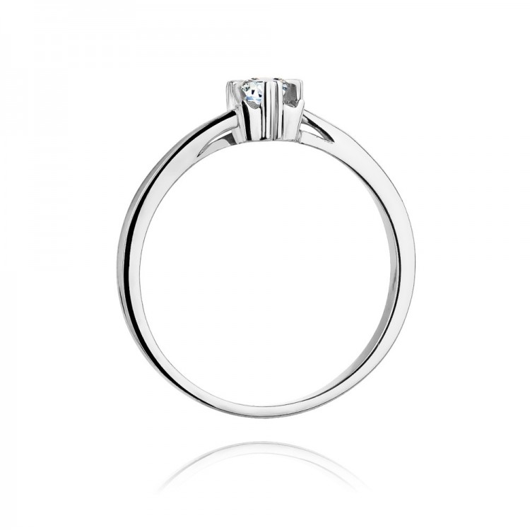 Pierścionek zaręczynowy z diamentem