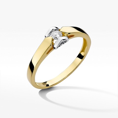 Pierścionek zaręczynowy z diamentem