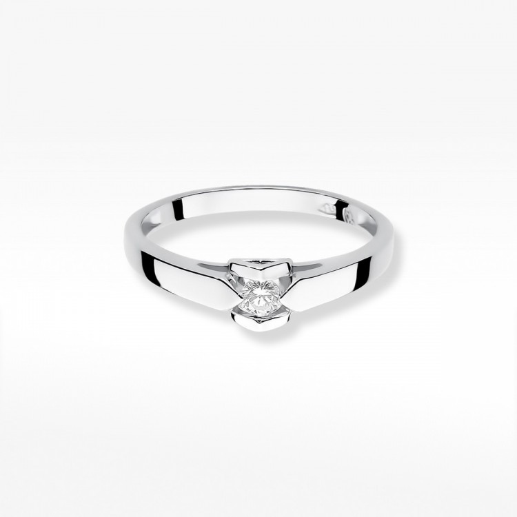 Pierścionek zaręczynowy z diamentem