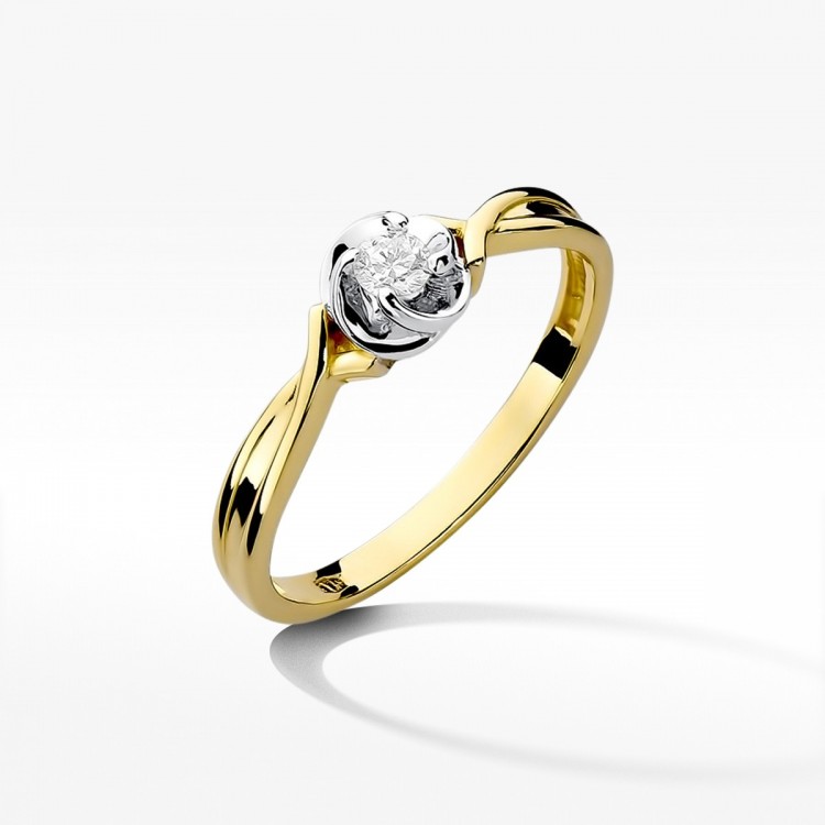 Pierścionek zaręczynowy z diamentem