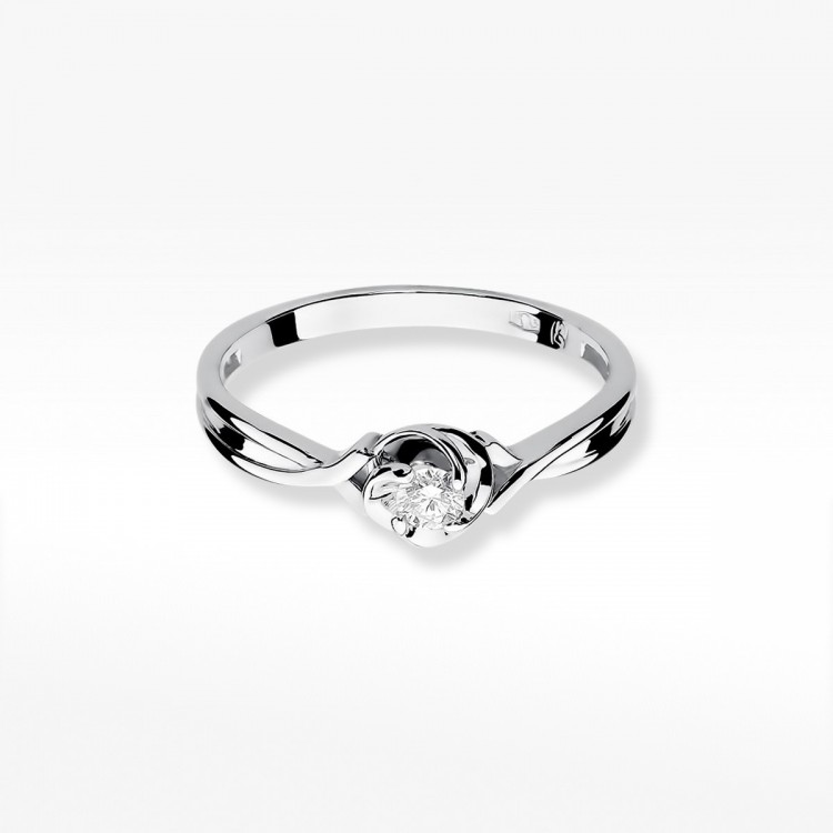 Pierścionek zaręczynowy z diamentem