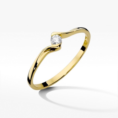 Złoty pierścionek z diamentami