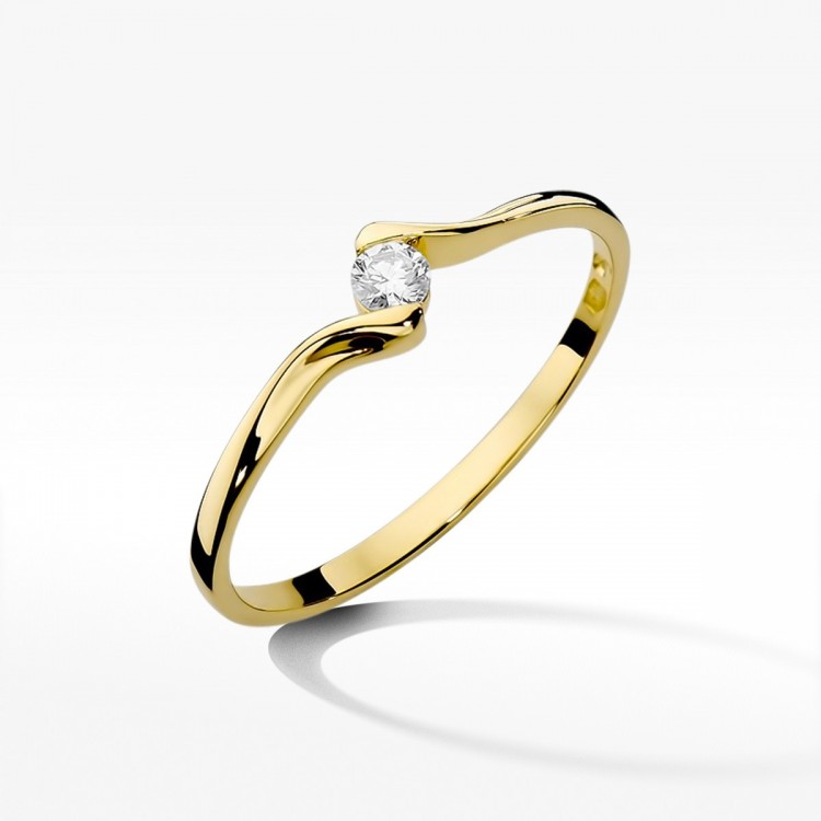 Złoty pierścionek z diamentami