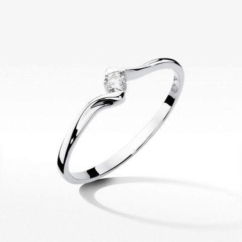 Złoty pierścionek z diamentami