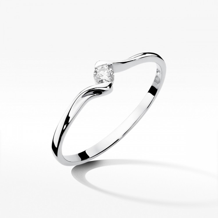 Złoty pierścionek z diamentami