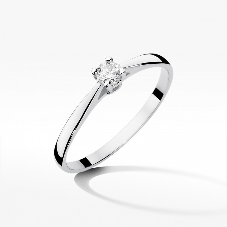 Złoty pierścionek z diamentami