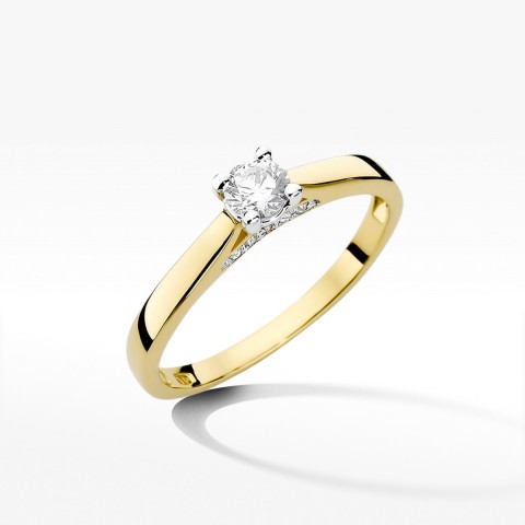 Złoty pierścionek z diamentami