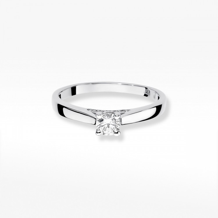 Złoty pierścionek z diamentami