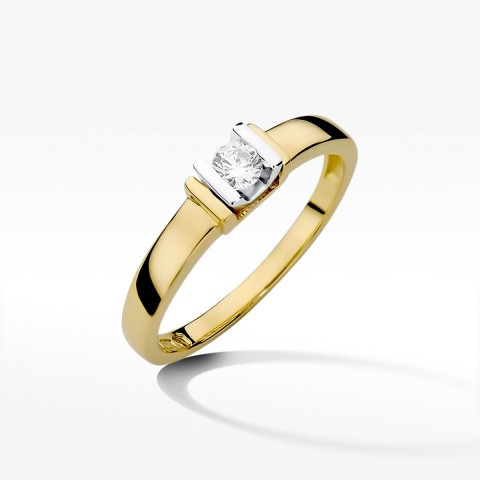 Złoty pierścionek z diamentami