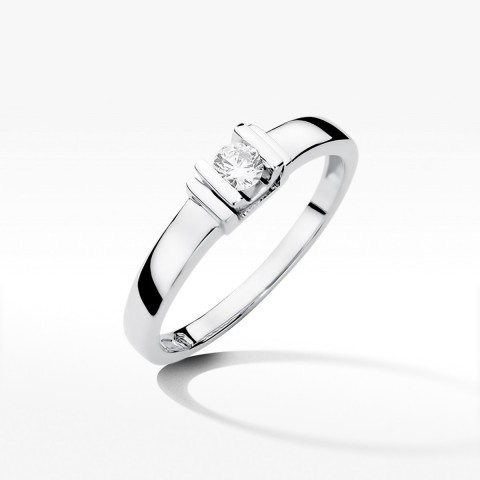 Złoty pierścionek z diamentami