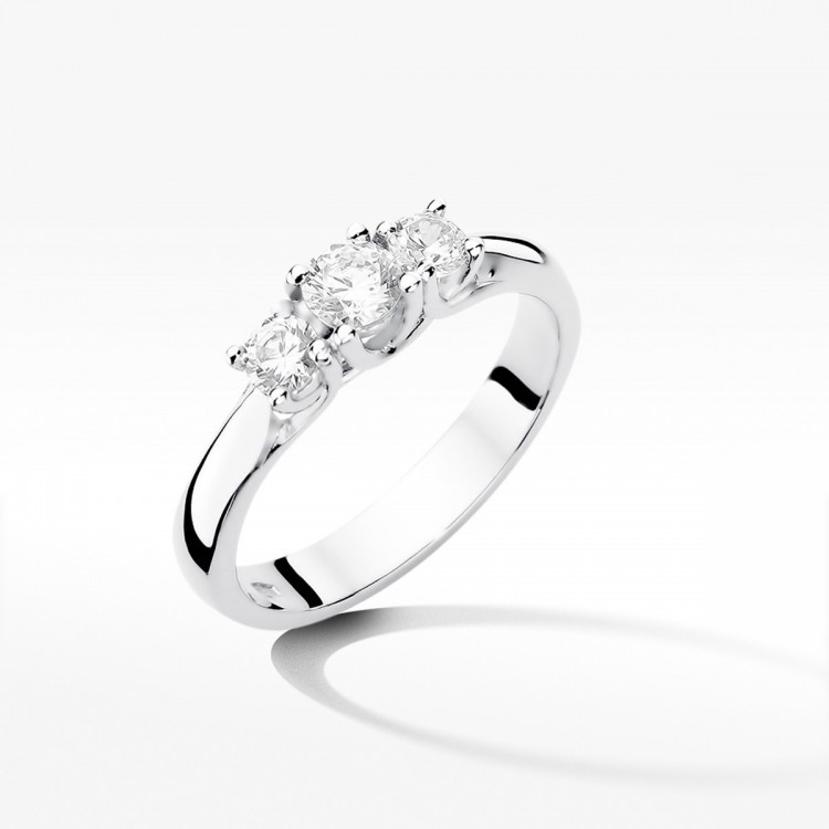 Złoty pierścionek z diamentami