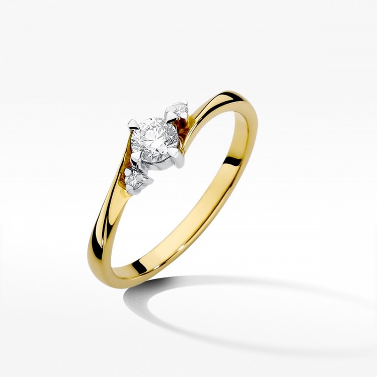 Złoty pierścionek z diamentami