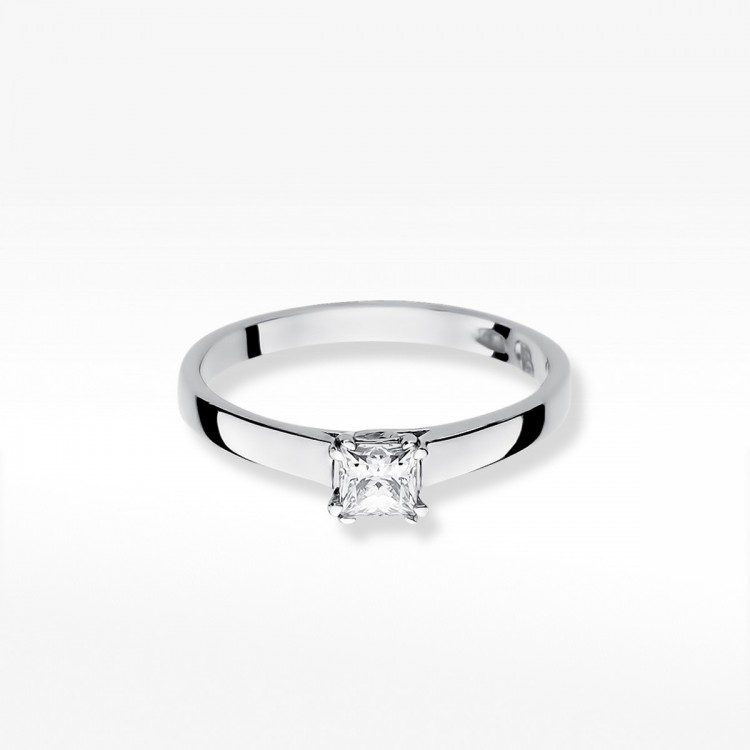 Złoty pierścionek z diamentem