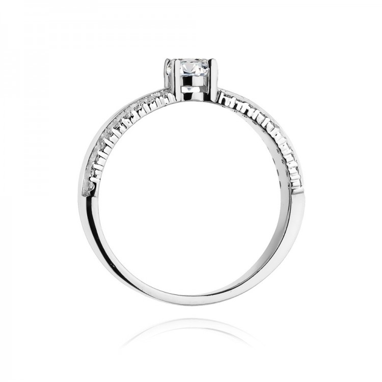 Złoty pierścionek z diamentami