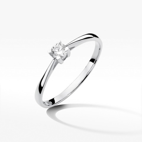 Pierścionek zaręczynowy z diamentem