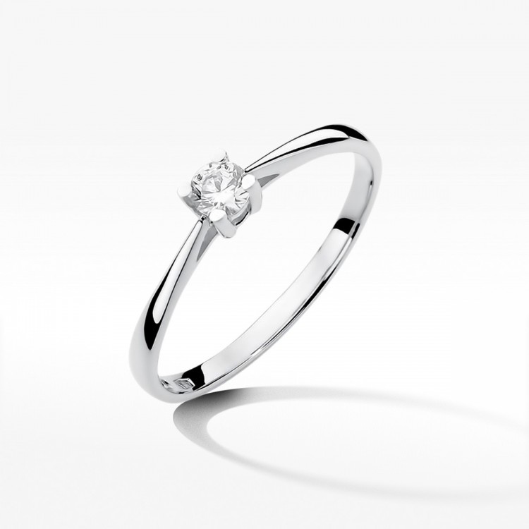 Pierścionek zaręczynowy z diamentem