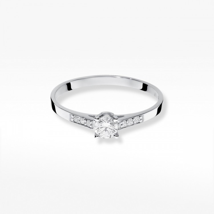 Złoty pierścionek z diamentami