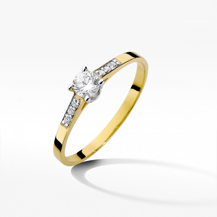 Złoty pierścionek z diamentami