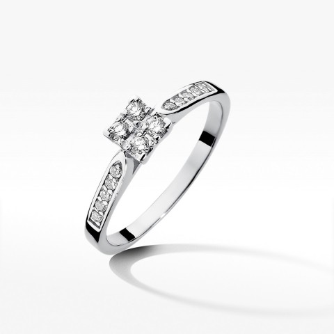 Złoty pierścionek z diamentem