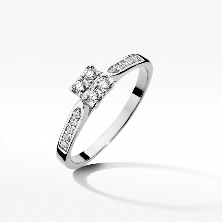 Złoty pierścionek z diamentem