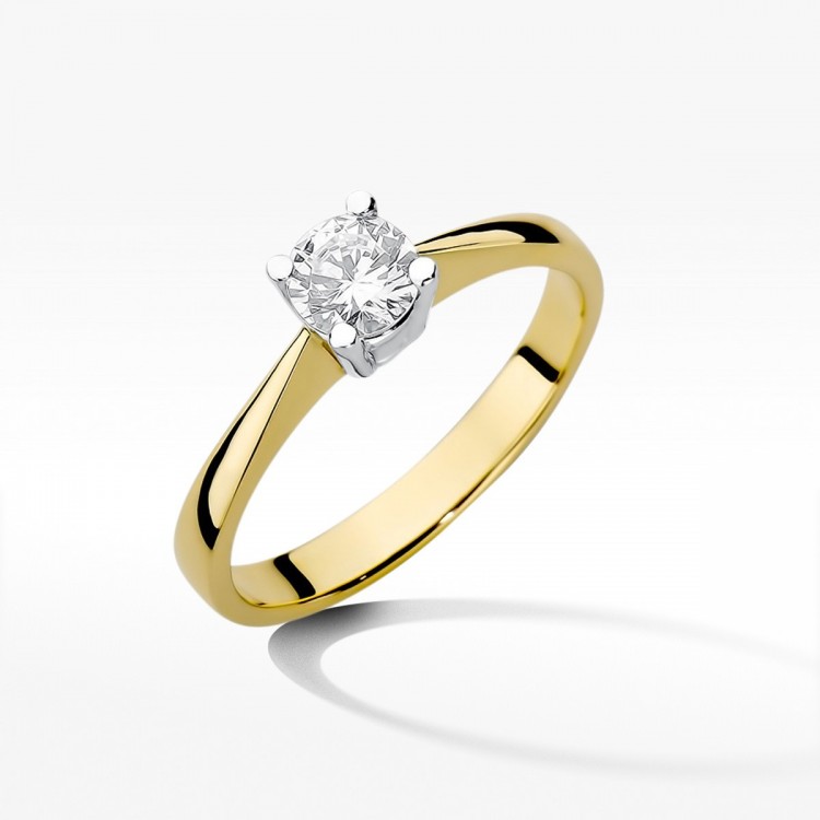 Złoty pierścionek z diamentem
